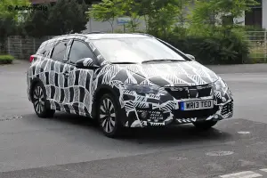 Honda Civic Tourer restyling - foto spia - 2