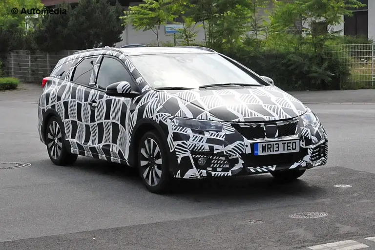 Honda Civic Tourer restyling - foto spia - 2