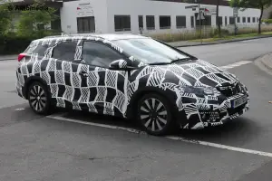 Honda Civic Tourer restyling - foto spia - 3