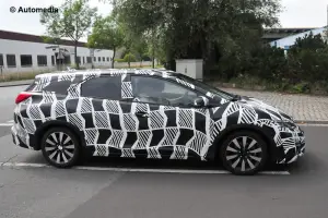Honda Civic Tourer restyling - foto spia - 4