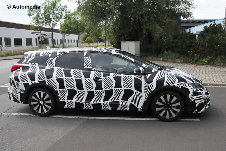 Honda Civic Tourer restyling - foto spia - 4