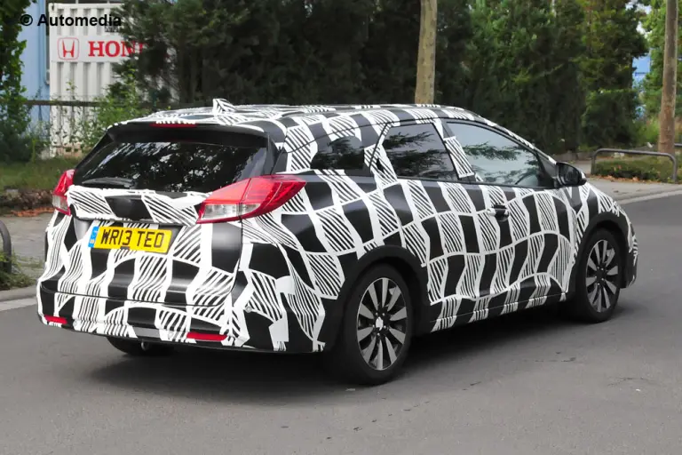 Honda Civic Tourer restyling - foto spia - 6