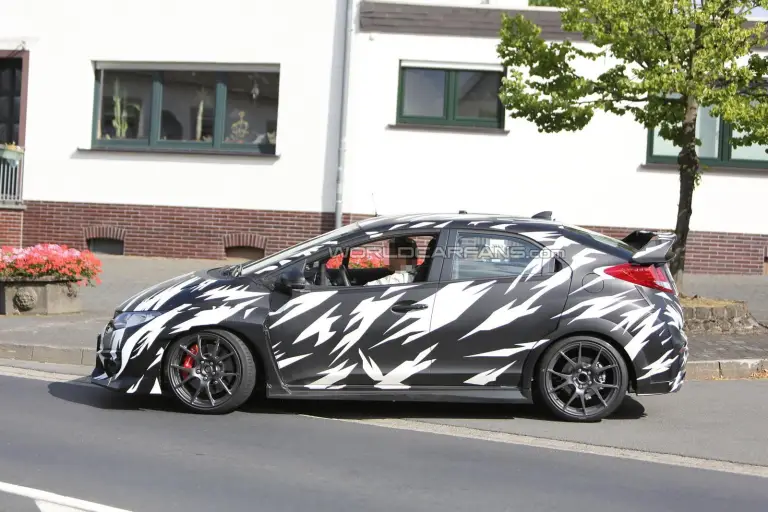 Honda Civic Type R 2015 nuove foto spia - 3