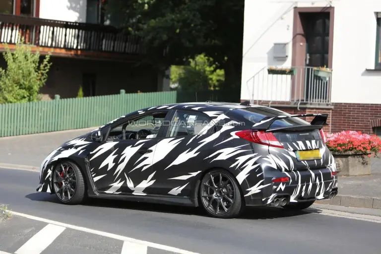 Honda Civic Type R 2015 nuove foto spia - 10