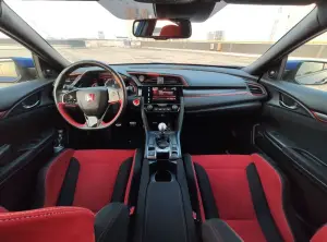 Honda Civic Type R 2019 - Prova su Strada - 17