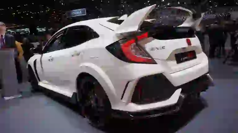 Honda Civic Type-R Foto Live - Salone di Ginevra 2017 - 8