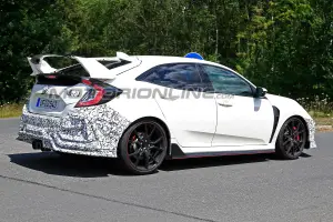 Honda Civic Type R foto spia 17 luglio 2018