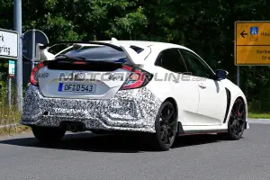 Honda Civic Type R foto spia 17 luglio 2018 - 9