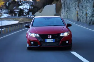 Honda Civic Type R - Prova su Strada 2017