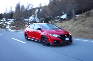 Honda Civic Type R - Prova su Strada 2017