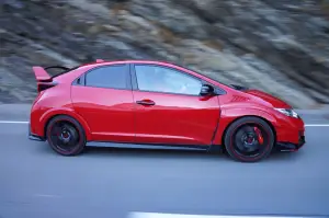 Honda Civic Type R - Prova su Strada 2017