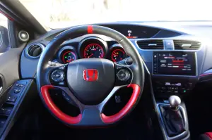 Honda Civic Type R - Prova su Strada 2017