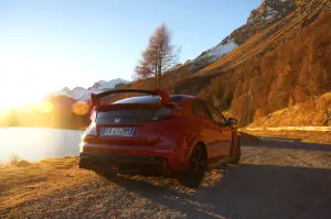 Honda Civic Type R - Prova su Strada 2017