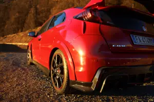 Honda Civic Type R - Prova su Strada 2017