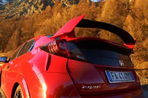 Honda Civic Type R - Prova su Strada 2017