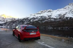 Honda Civic Type R - Prova su Strada 2017