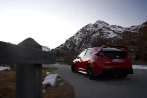 Honda Civic Type R - Prova su Strada 2017