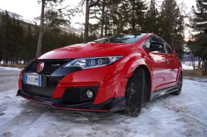 Honda Civic Type R - Prova su Strada 2017