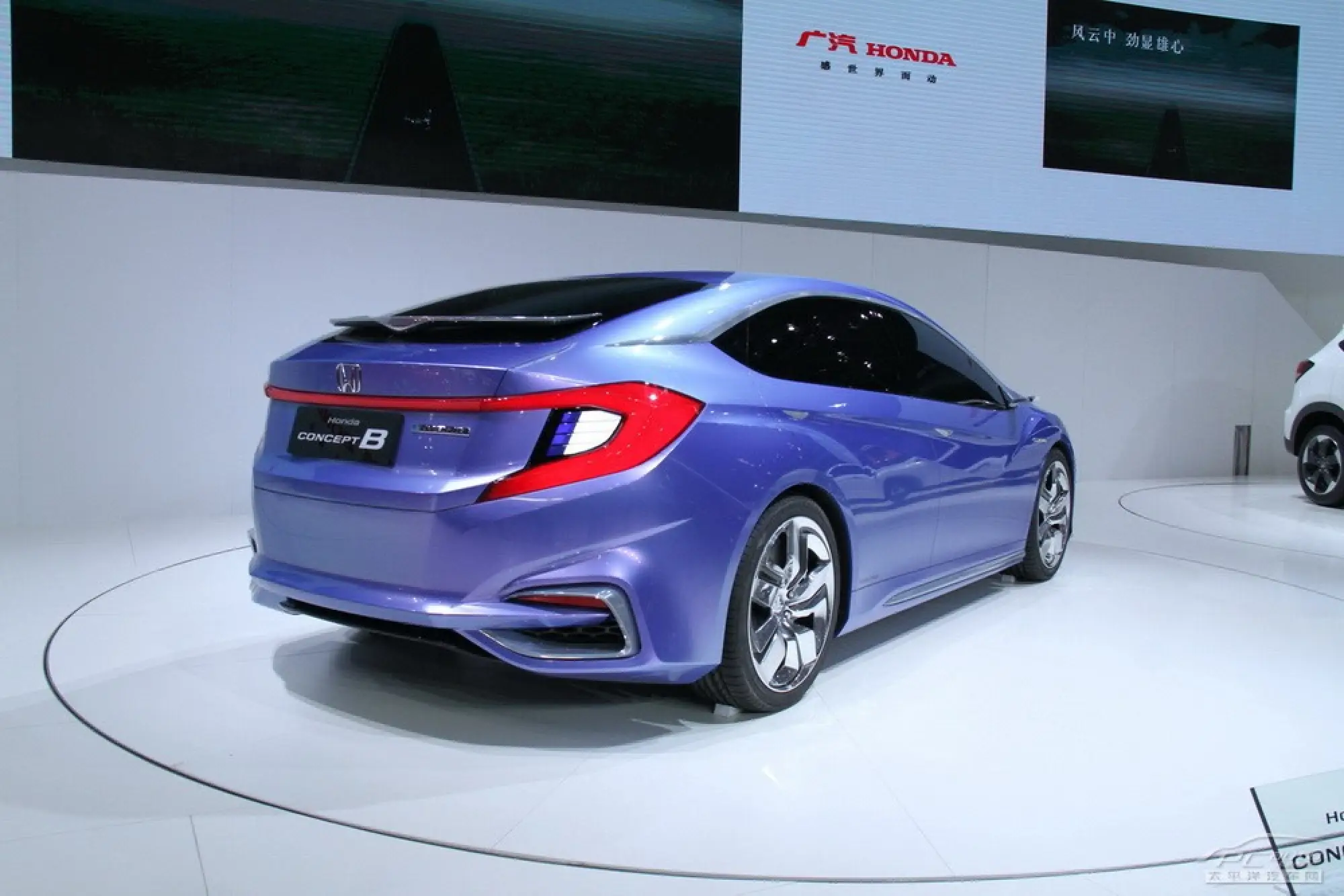 Honda Concept B Sport Hybrid  - 5