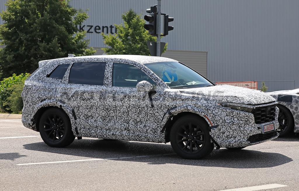 Honda CR-V 2022 - Foto spia 12-08-2021