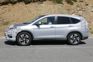 Honda CR-V Facelift - foto spia (settembre 2014) - 3