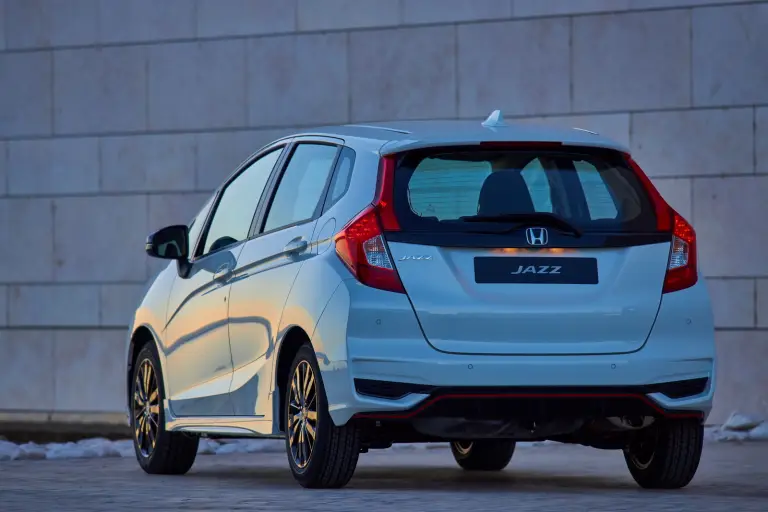 Honda Jazz Dynamic Version  - 9