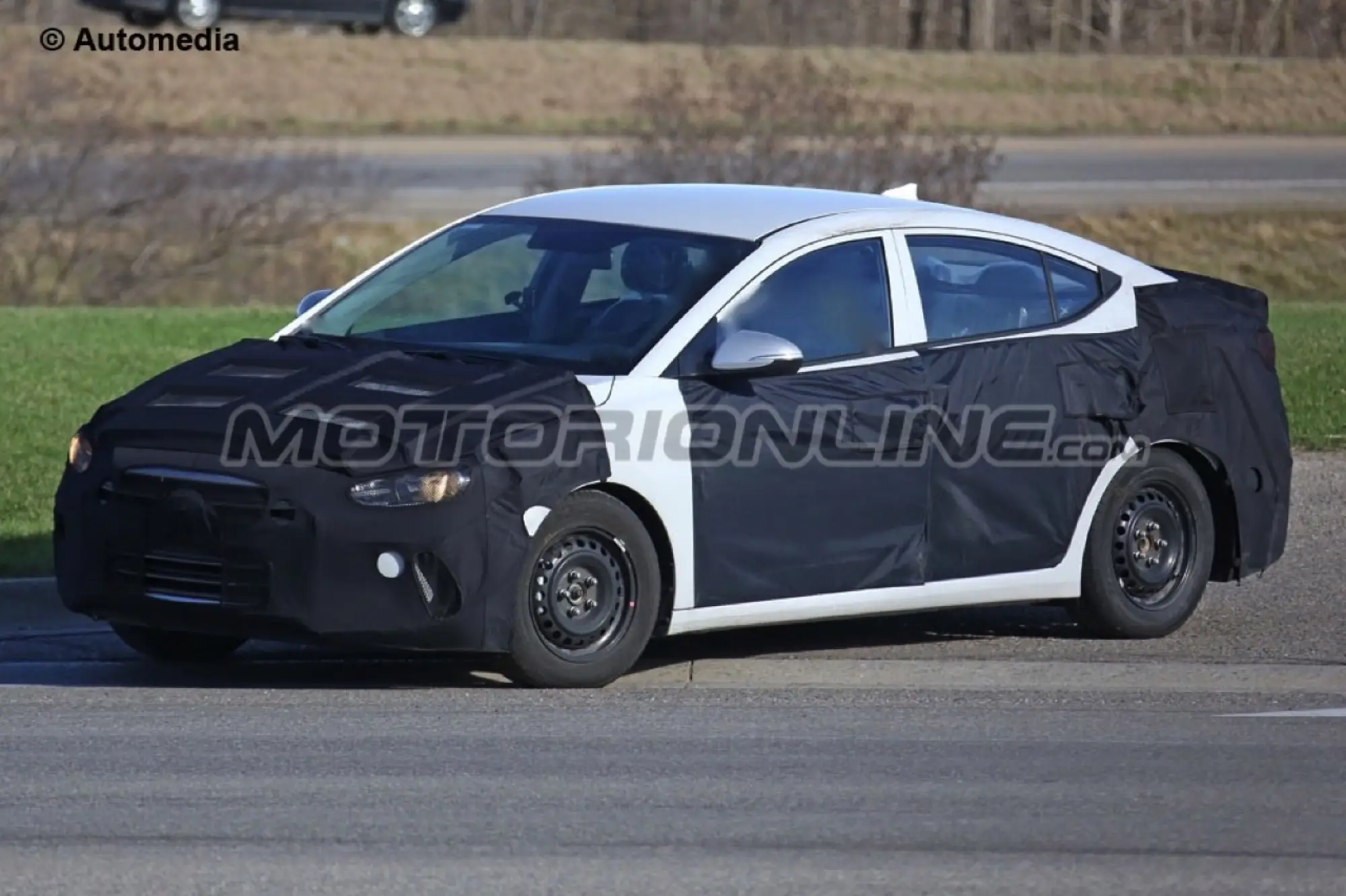 Hyundai Elantra 2016 - Foto spia 28-04-2015 - 2