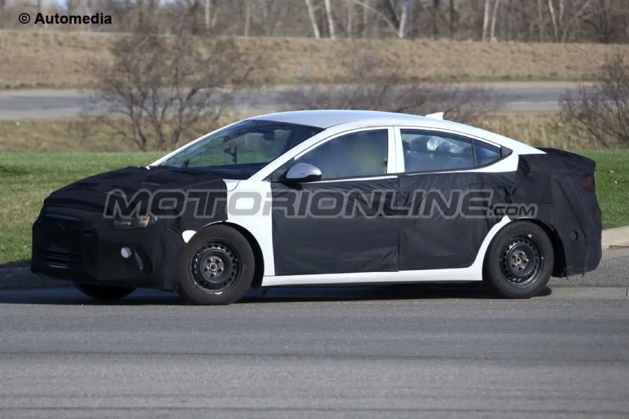 Hyundai Elantra 2016 - Foto spia 28-04-2015 - 3