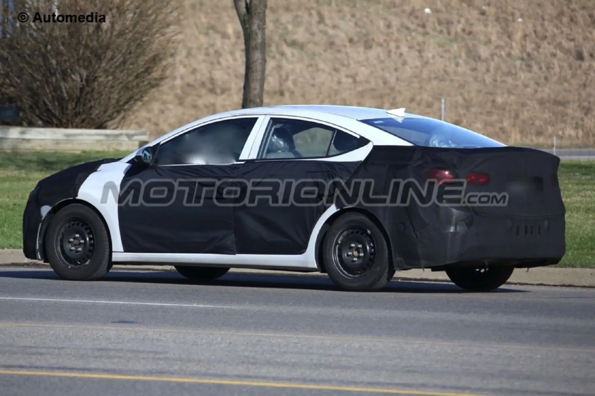 Hyundai Elantra 2016 - Foto spia 28-04-2015 - 6