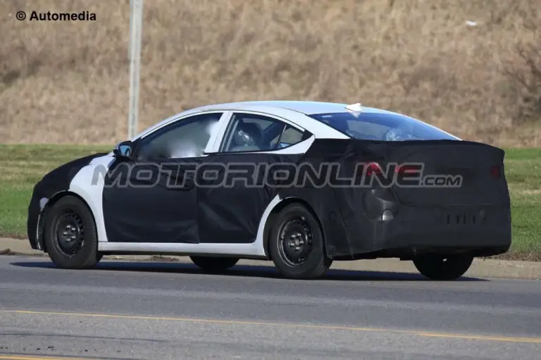 Hyundai Elantra 2016 - Foto spia 28-04-2015 - 7