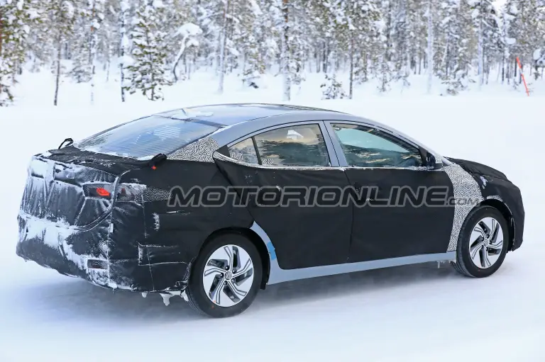 Hyundai Elantra EV foto spia 6 febbraio 2018 - 6