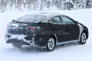 Hyundai Elantra EV foto spia 6 febbraio 2018