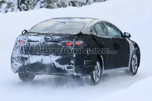 Hyundai Elantra EV foto spia 6 febbraio 2018