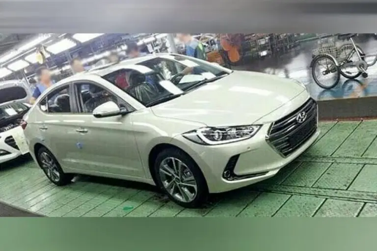 Hyundai Elantra MY 2016 - foto spia da stabilimento - 3