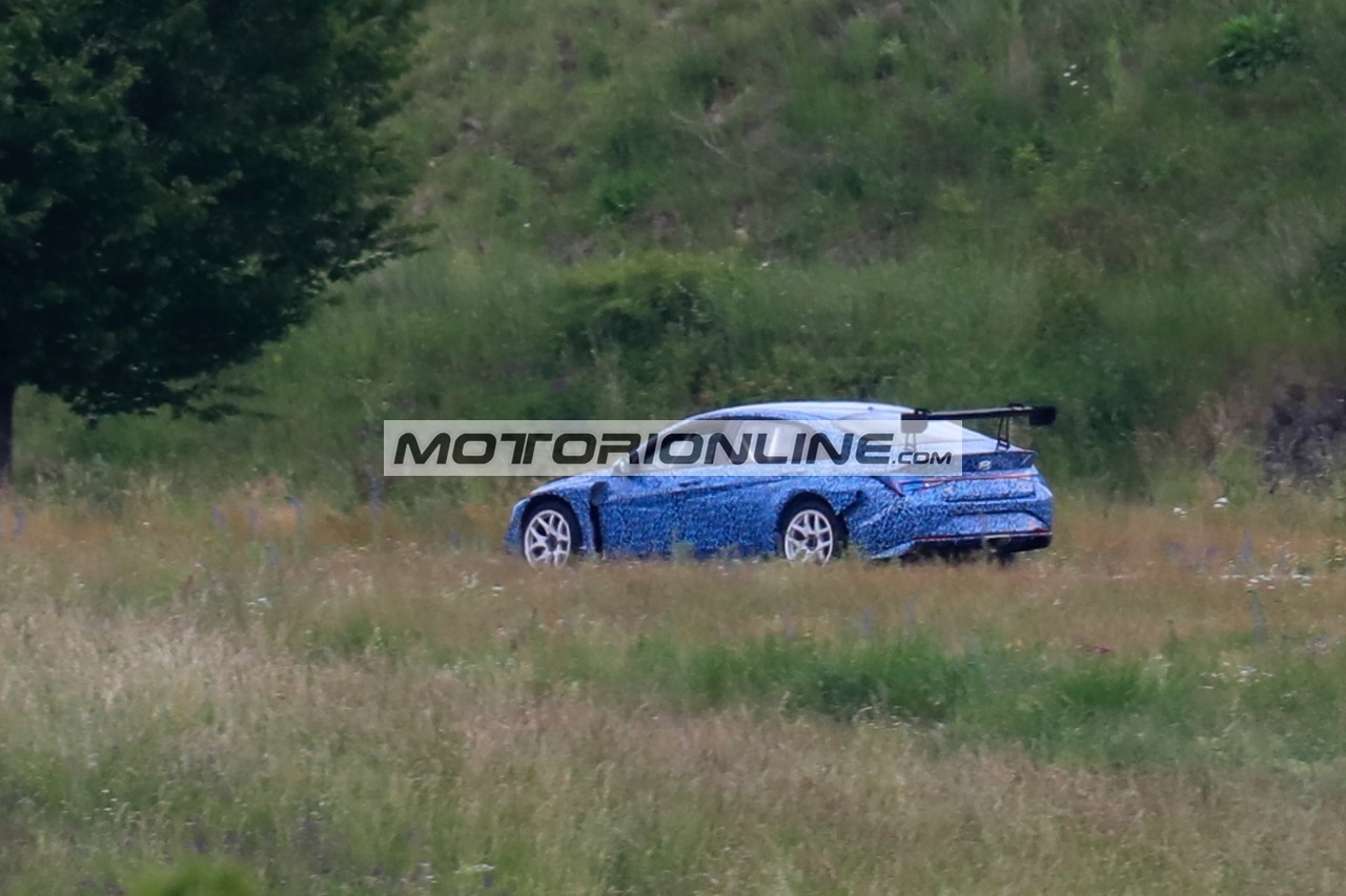 Hyundai Elantra TCR - Foto spia 17-6-2020