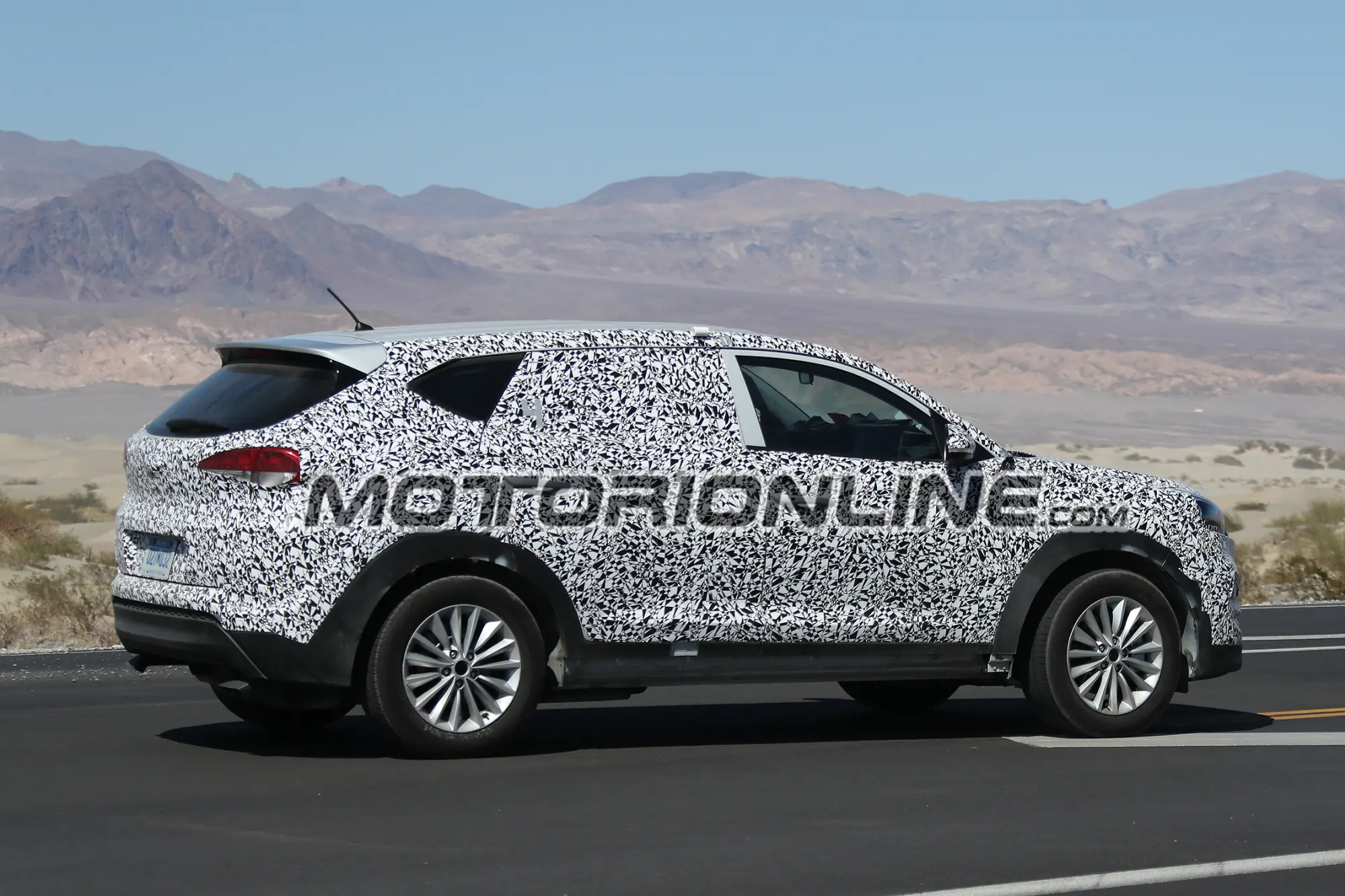 Hyundai Fuel Cell - foto spia 11-08-2016 - 9