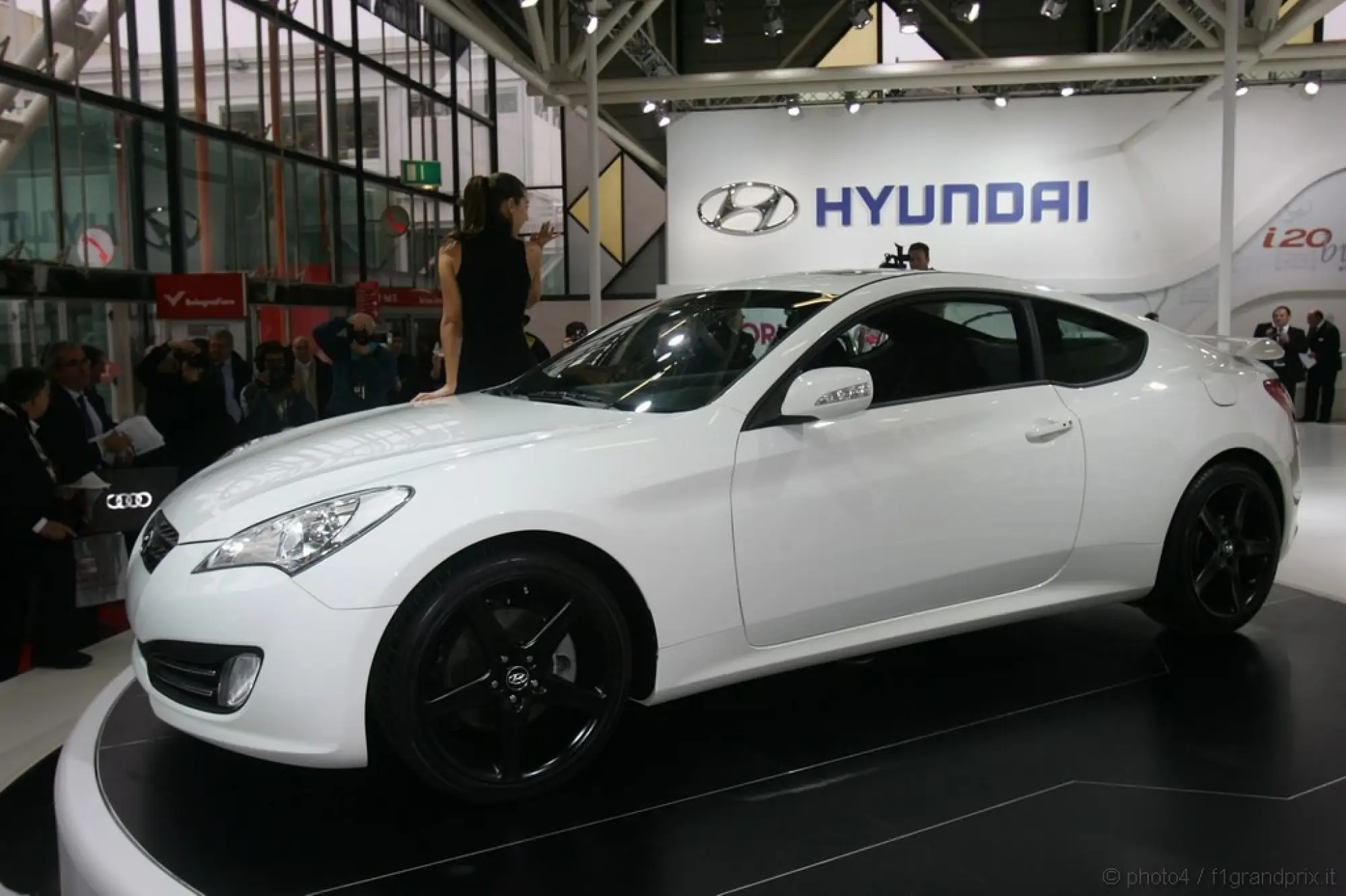 Hyundai Genesis coupé Motorshow 2010 Bologna - 3