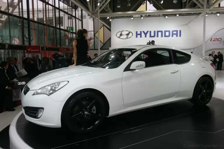 Hyundai Genesis coupé Motorshow 2010 Bologna - 3