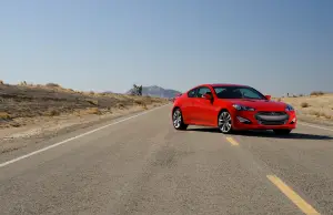 Hyundai Genesis Coupè rossa - 2