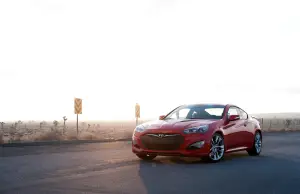 Hyundai Genesis Coupè rossa