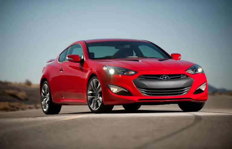 Hyundai Genesis Coupè rossa - 9