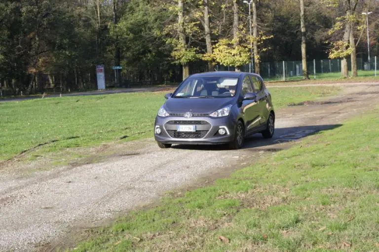 Hyundai i10: prova su strada - 23