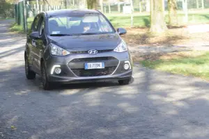 Hyundai i10: prova su strada - 52