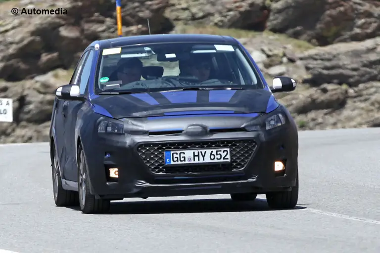 Hyundai i20 2015 - Foto spia 16-12-2013 - 1