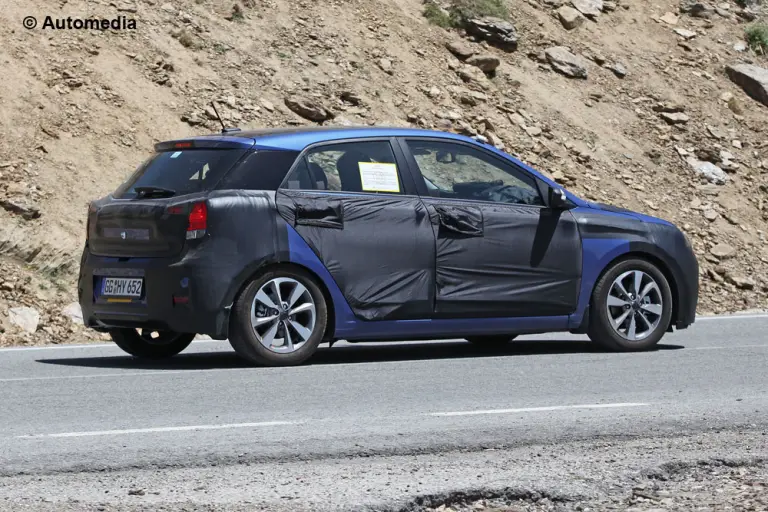 Hyundai i20 2015 - Foto spia 16-12-2013 - 4