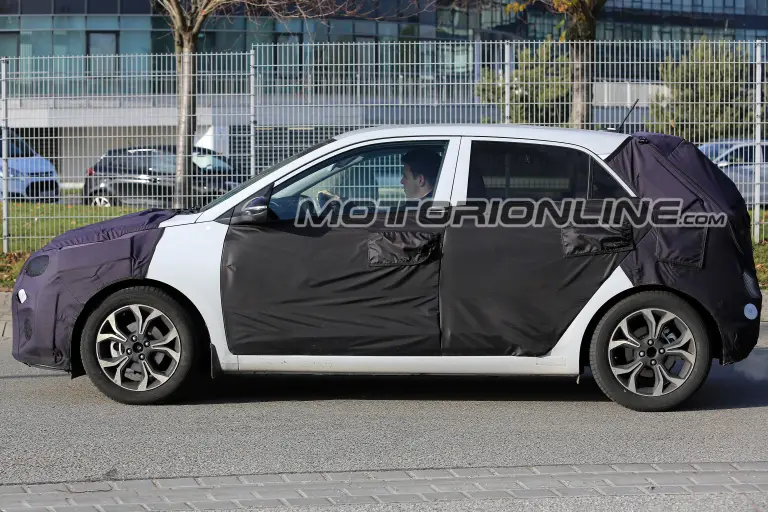 hyundai i20 foto spia 17 gennaio 2018 - 4