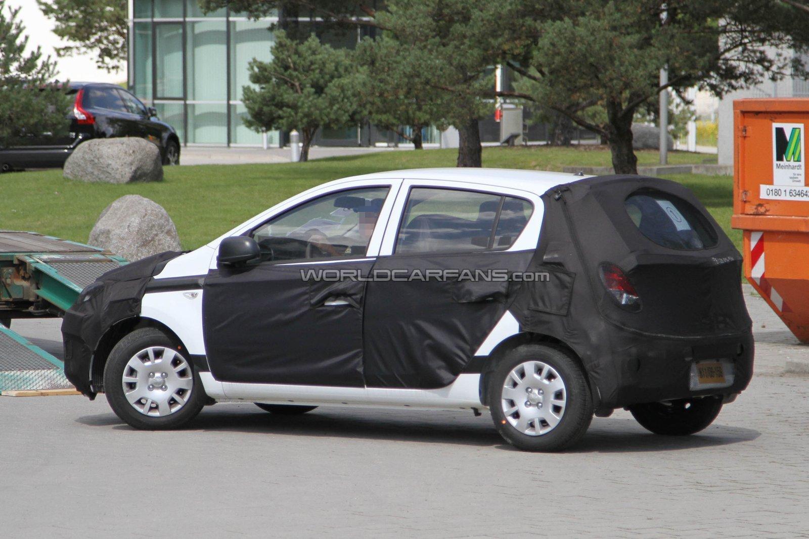 Hyundai i20 restyling foto spia agosto 2011