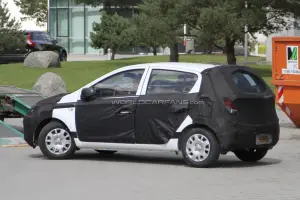 Hyundai i20 restyling foto spia agosto 2011 - 6