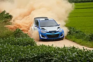 Hyundai i20 WRC - Salone di Parigi 2012