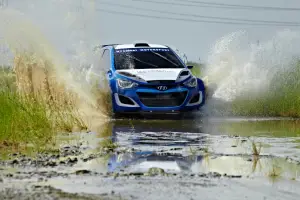 Hyundai i20 WRC - Salone di Parigi 2012